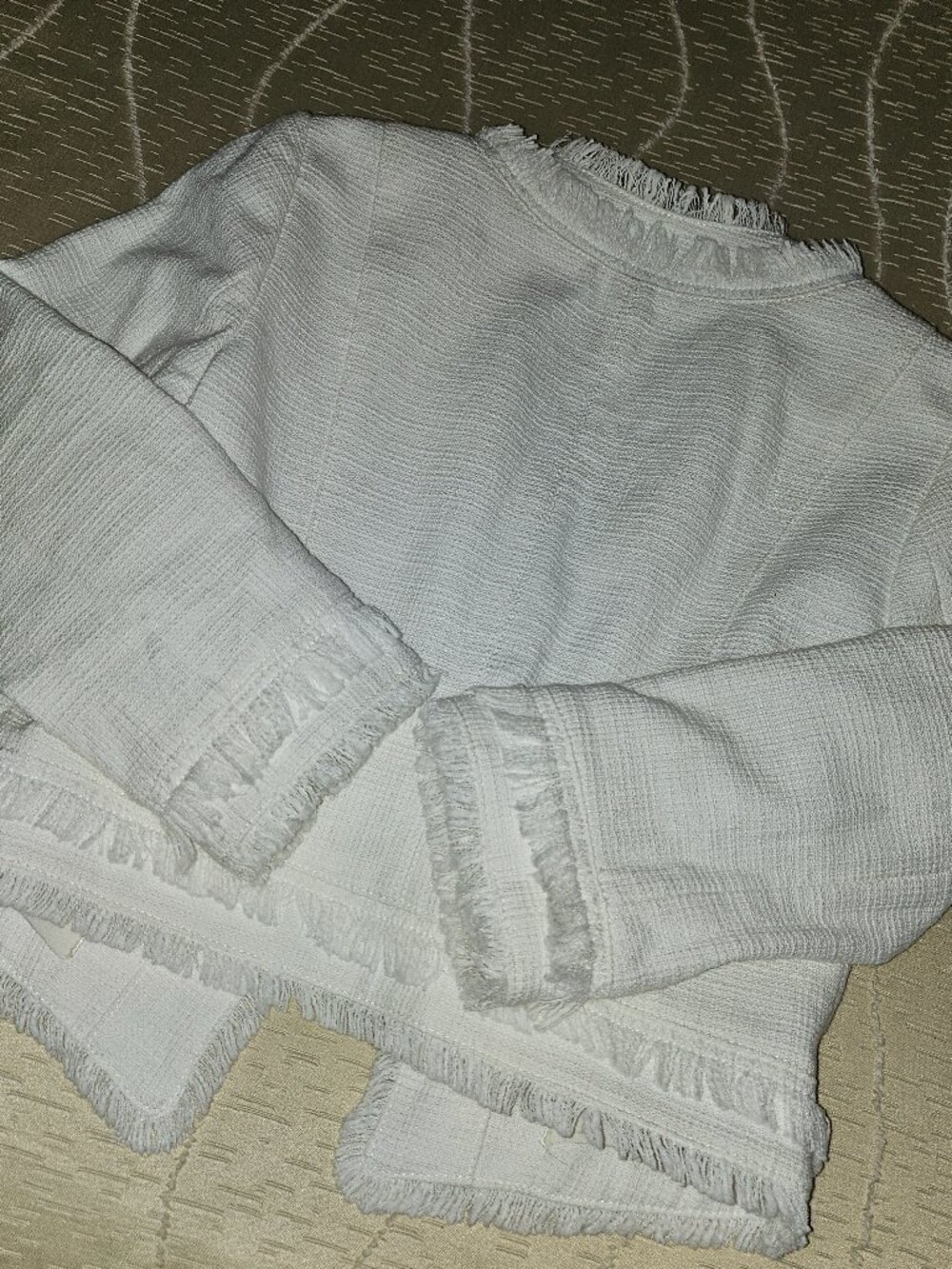 WHBM WHITE CHANEL STYLE JACKET with BRASS BUTTONS & CLASSIC FRINGED DETAIL SZ 0P - Picture 3 of 15